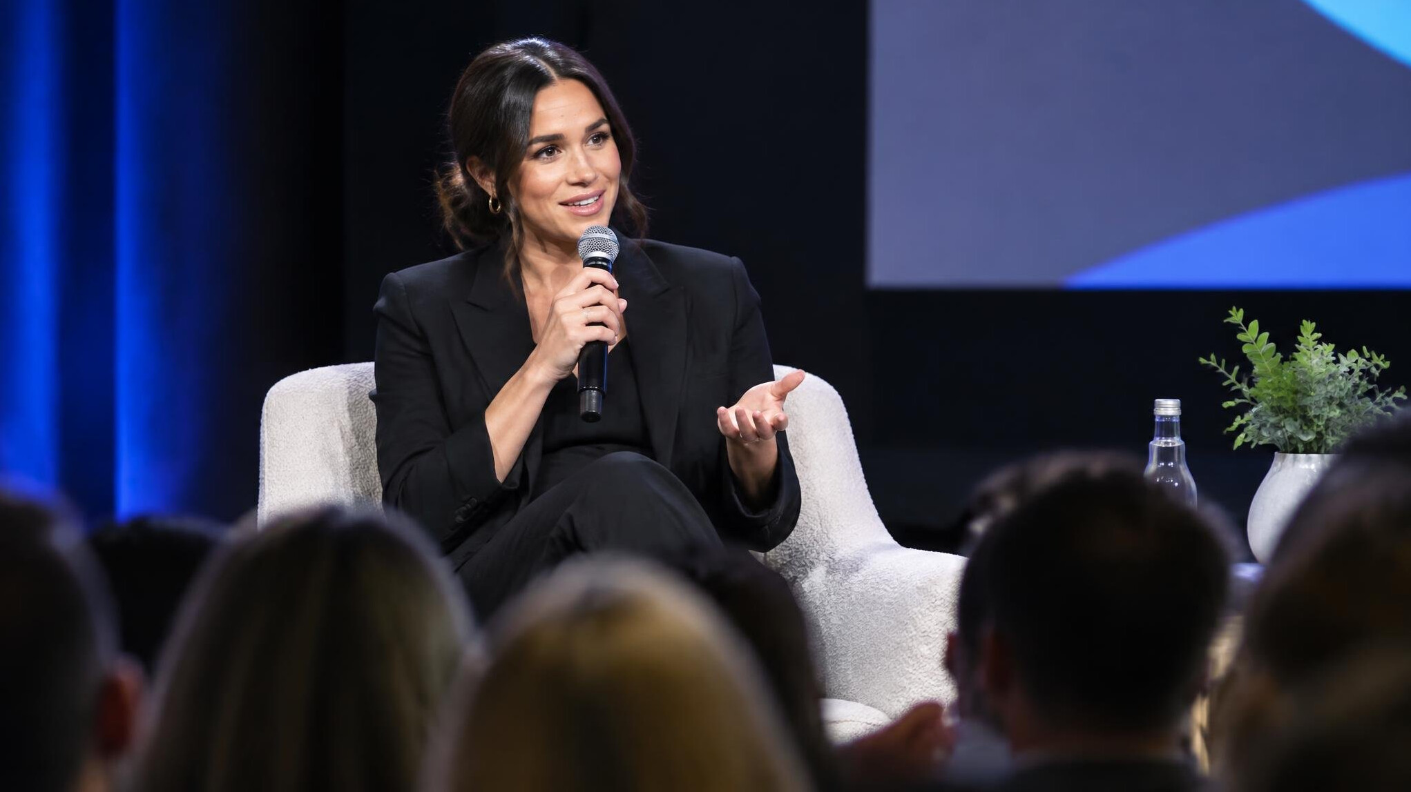 celebrity speaking at event